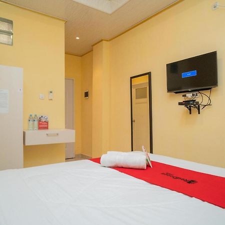 Reddoorz Plus Syariah Near Pasar Turi Surabaya Exterior foto