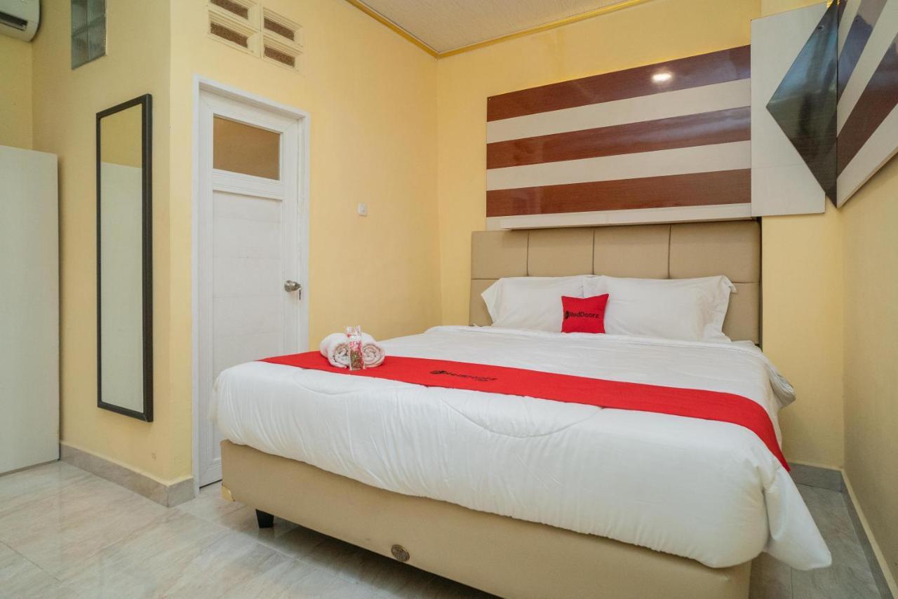 Reddoorz Plus Syariah Near Pasar Turi Surabaya Exterior foto