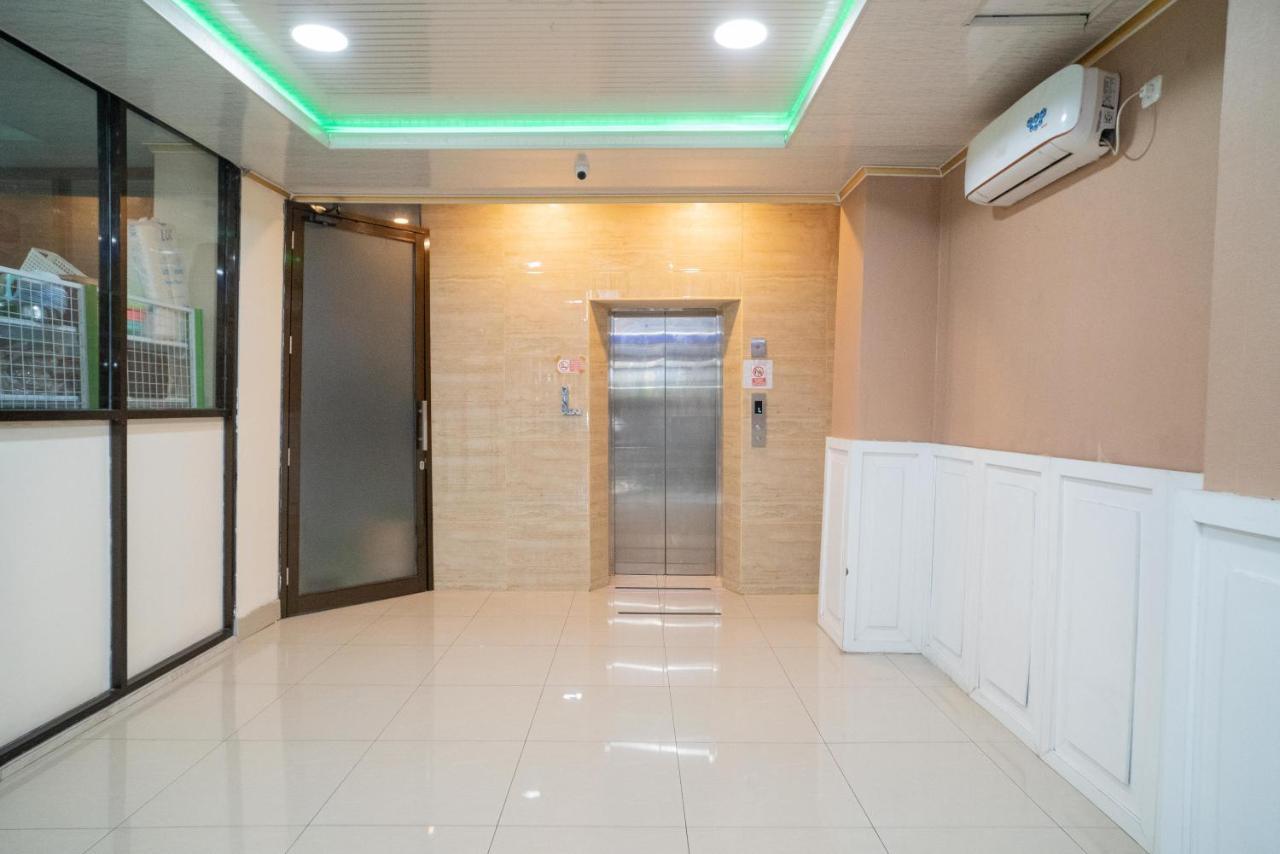 Reddoorz Plus Syariah Near Pasar Turi Surabaya Exterior foto